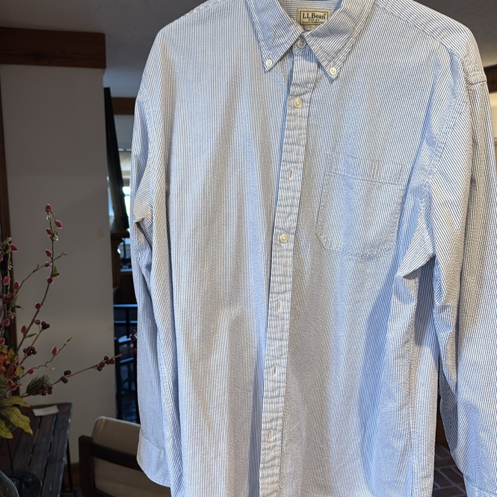 lLBean :seersucker, light blue, 100% cotton
Men’s button down shirt.